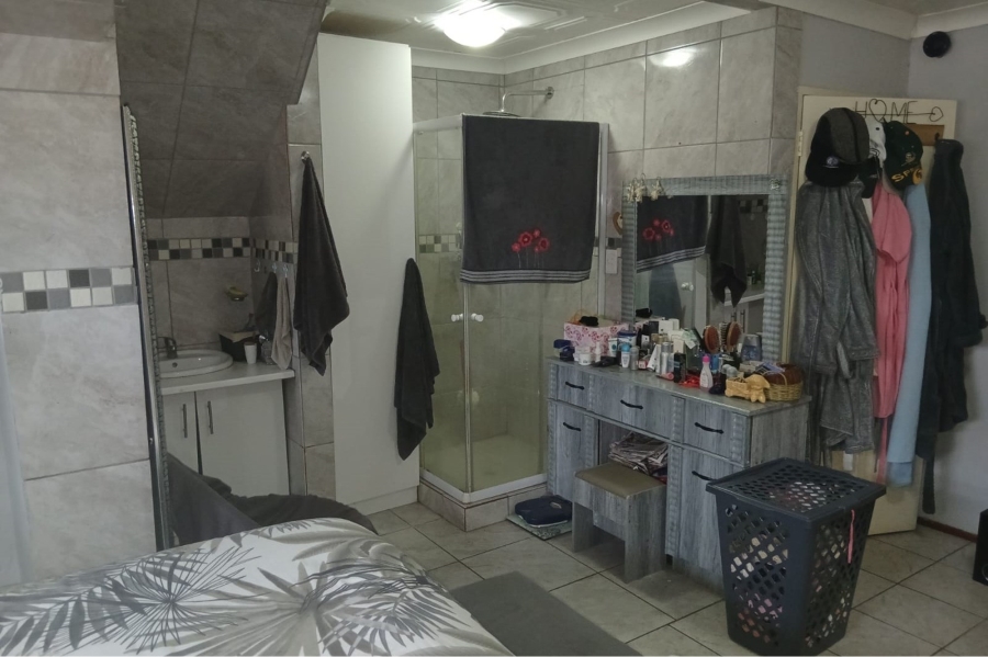 4 Bedroom Property for Sale in Hillcrest Western Cape